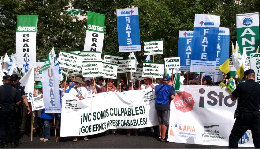 27-06-12.manifestacion recortes parlamento.web